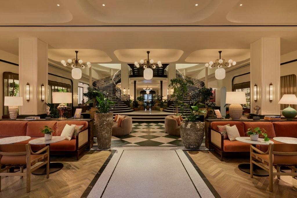 Courtyard Lobby Arrival
