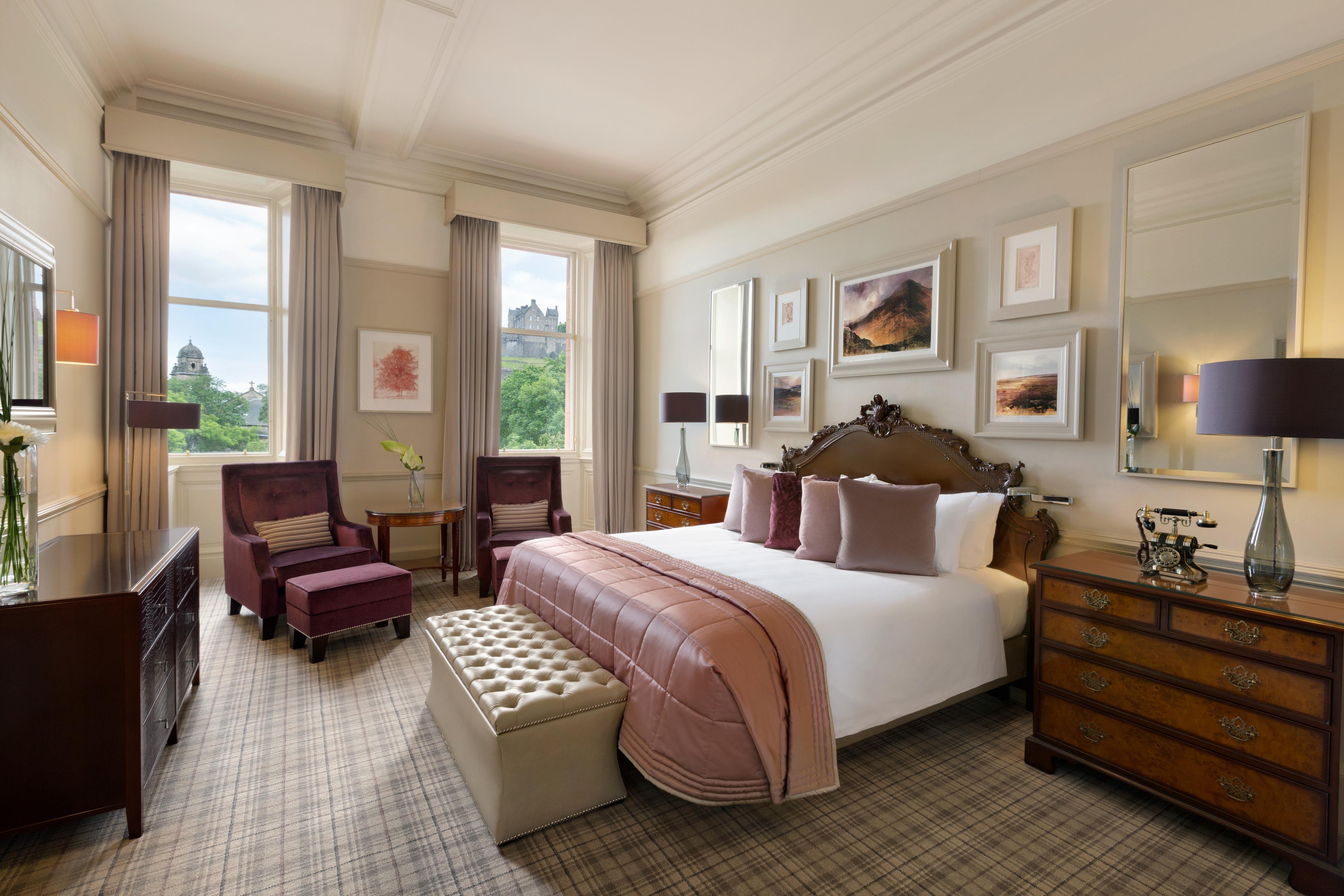 Luxury One Bedroom Suite Living Salon