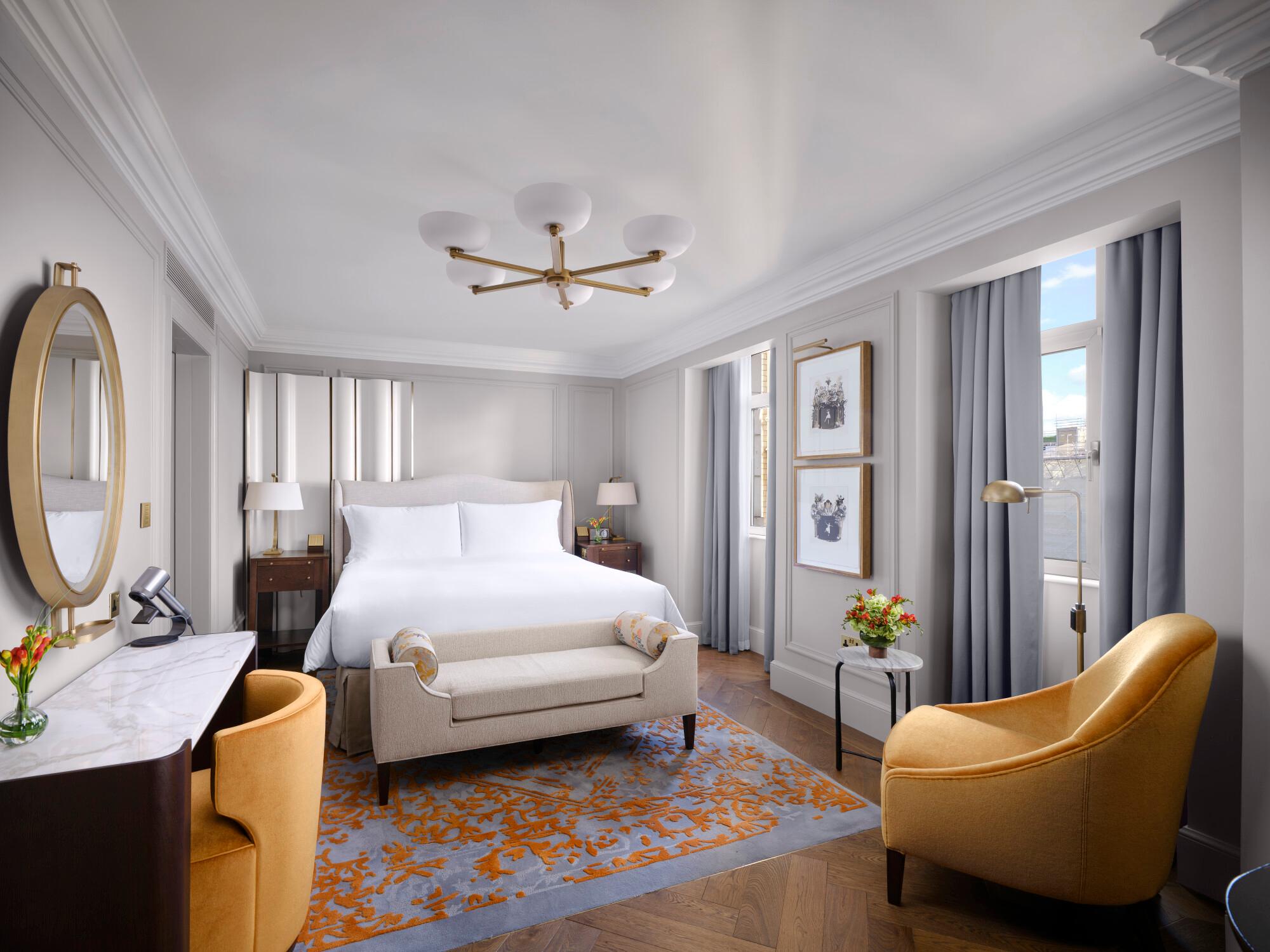 Deluxe River View Suite Overlooking the Thames
