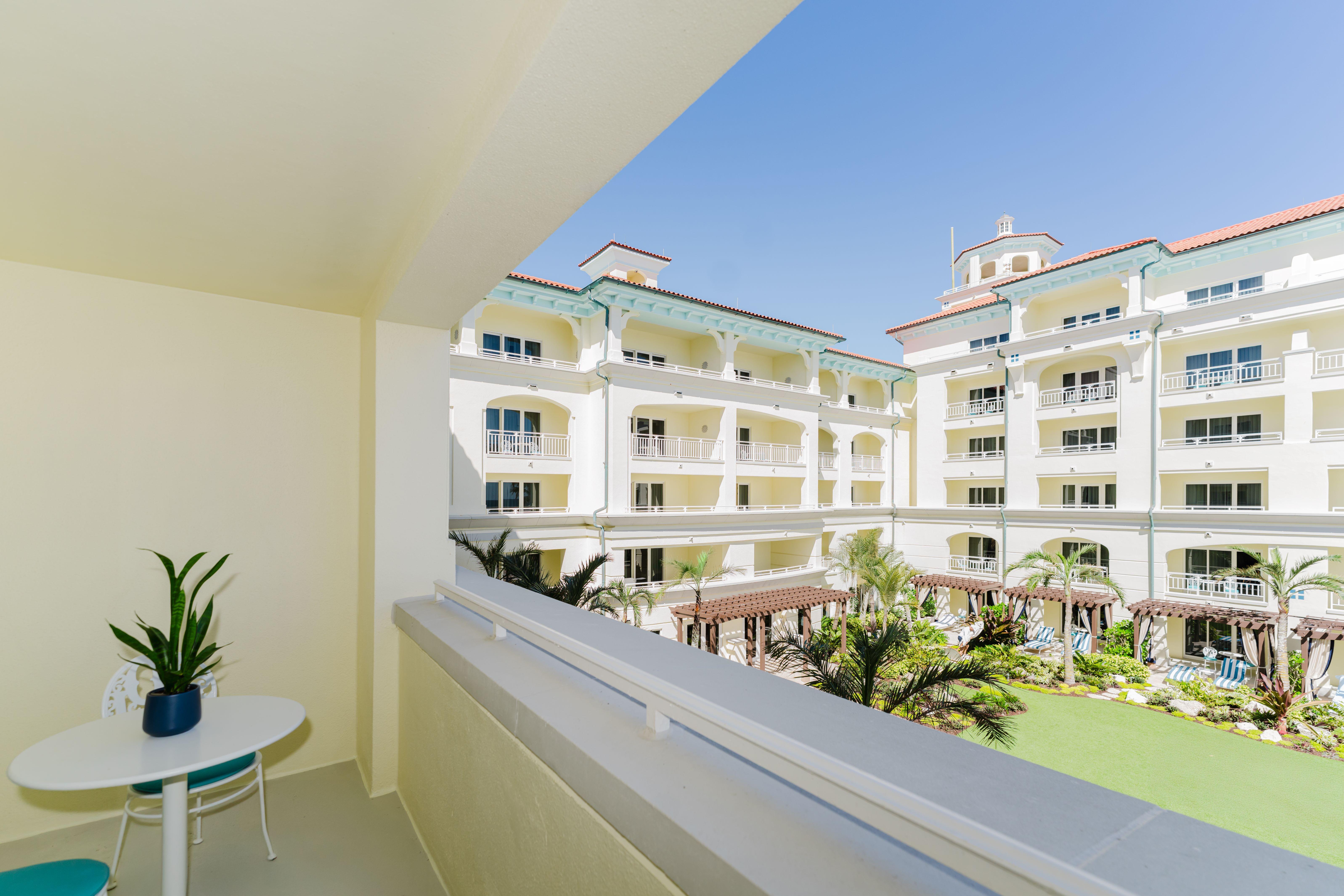 Eau Resort & Spa Palm Beach Resort Grounds