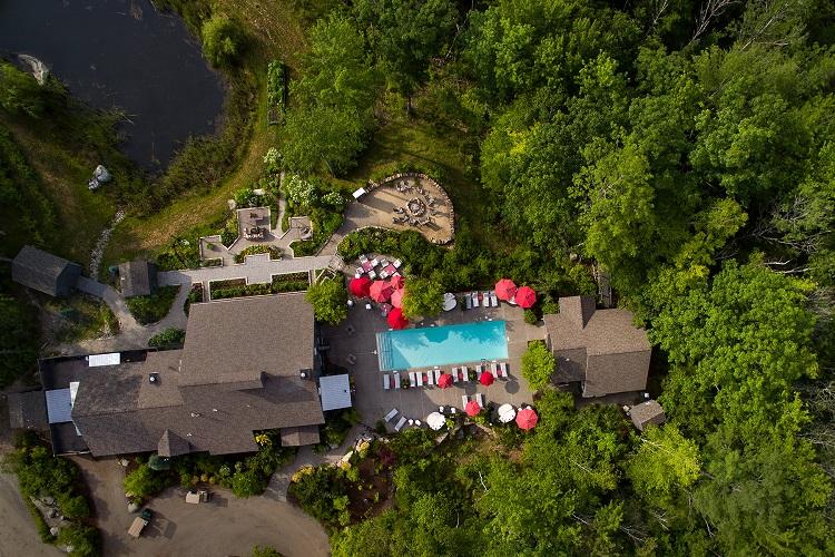 Hidden Pond Resort & Tree Spa Lounge