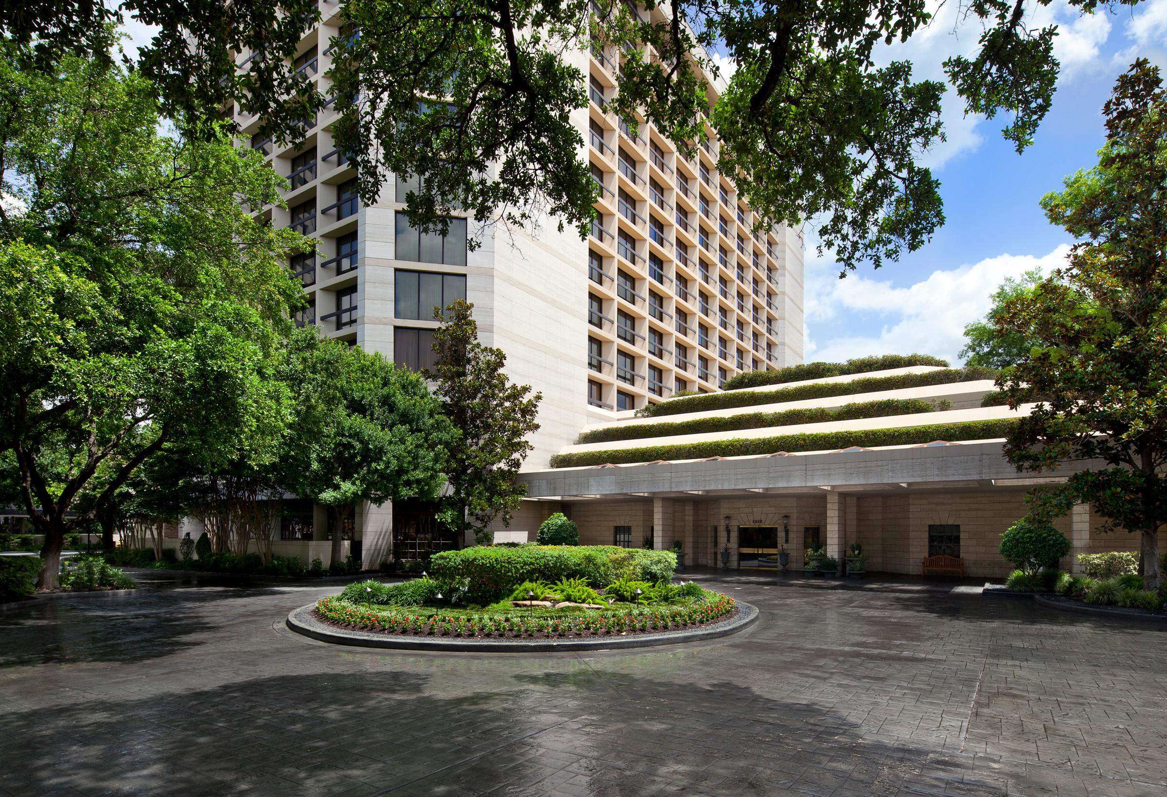 Houston Grand Hotel - River Oaks Resort Grounds
