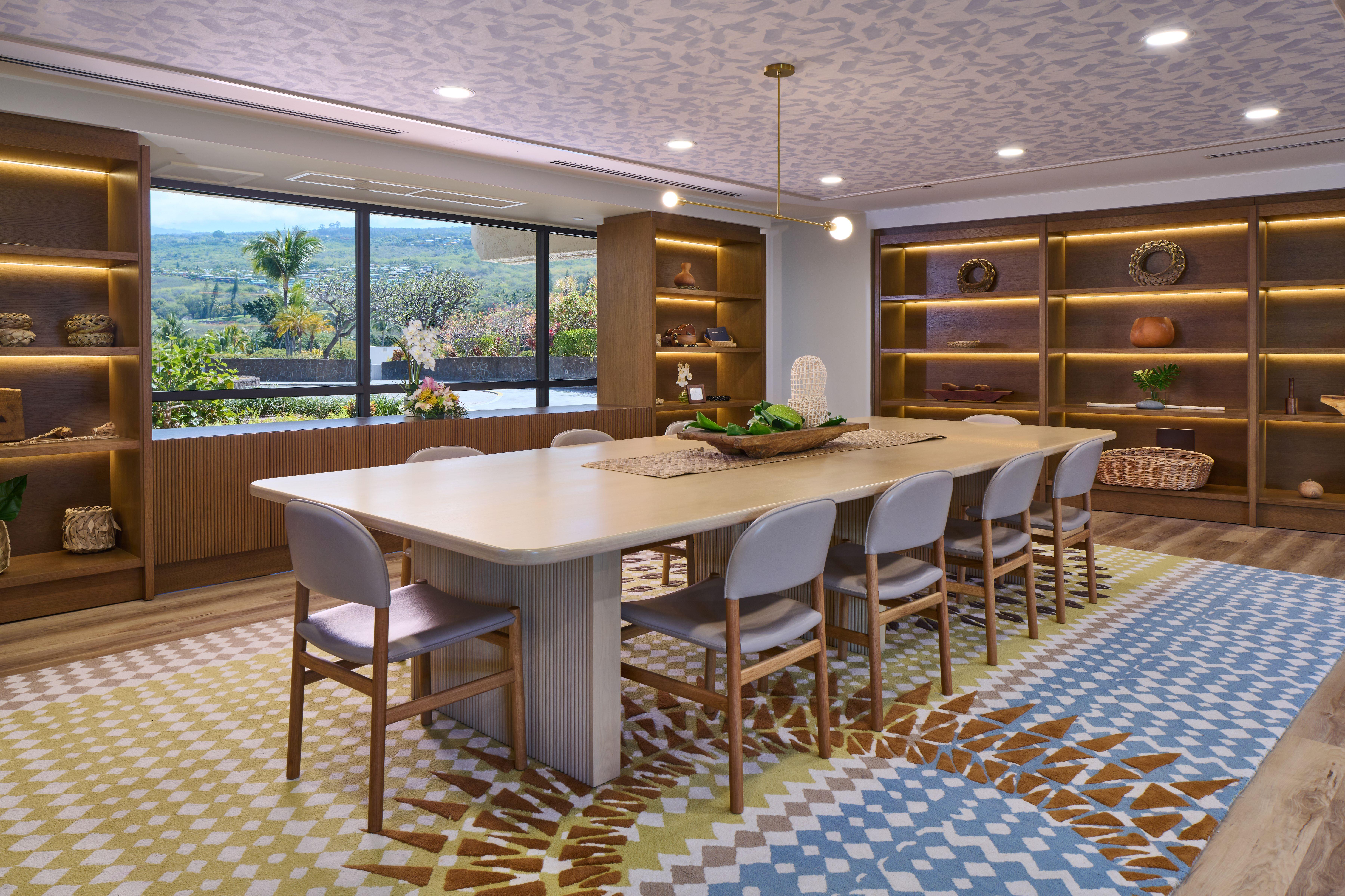 Club Partial Ocean View 1 King Bed or 2 Double Beds - 420 sf