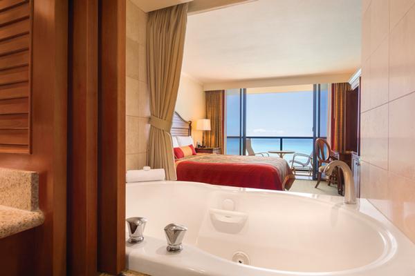 OUTRIGGER Waikiki Beach Resort Suite