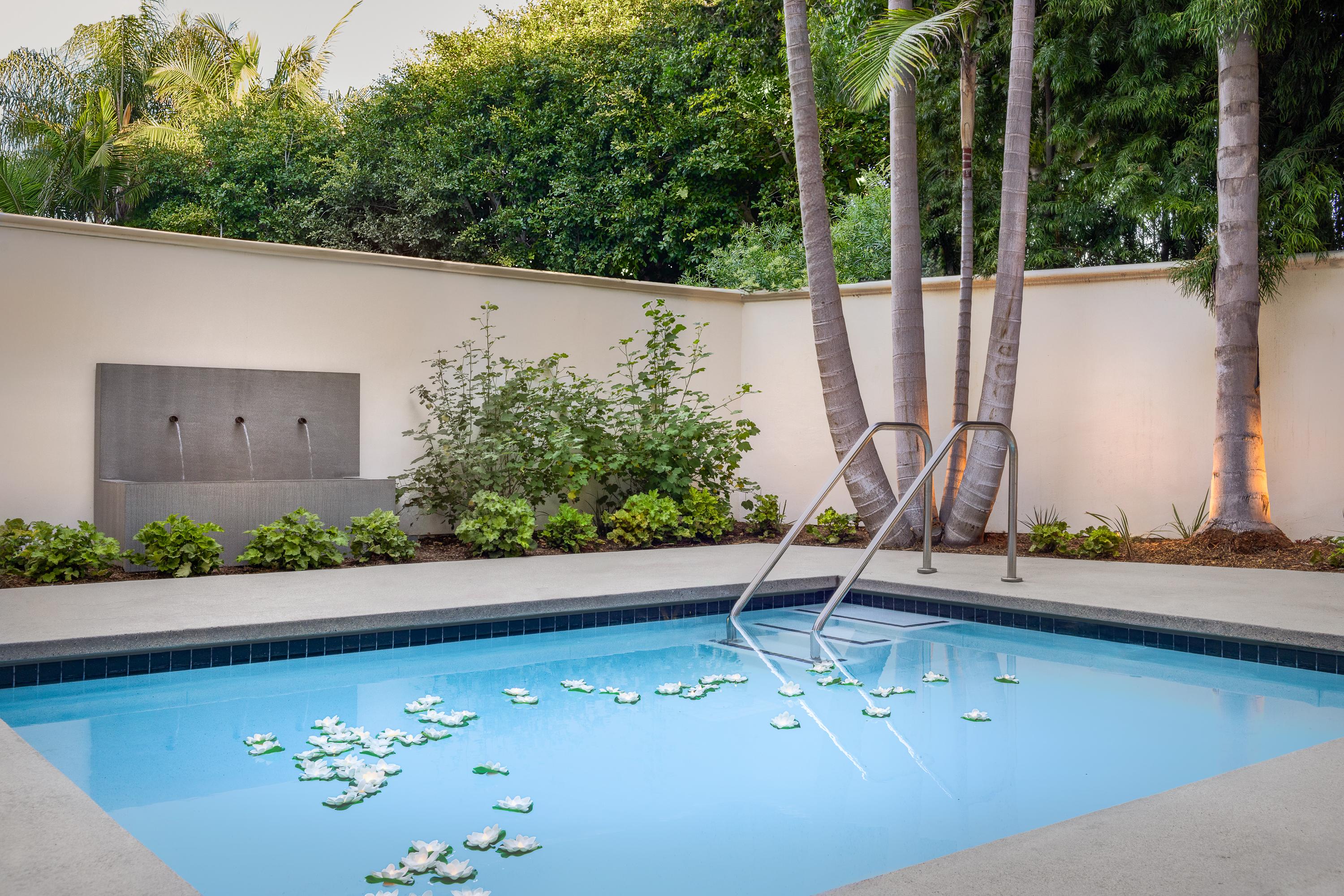 1 King Suite Garden View