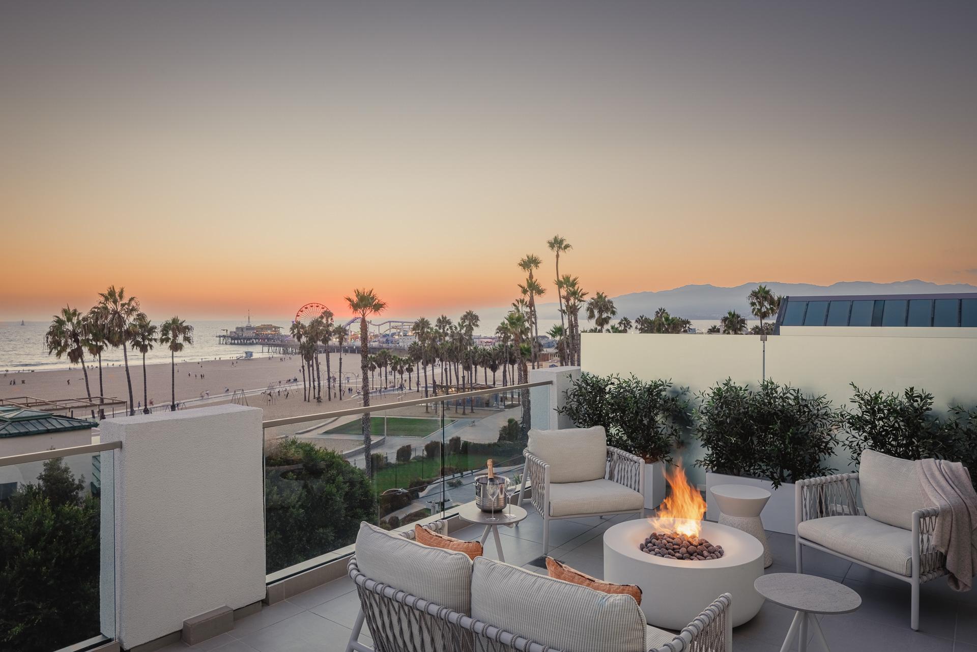 Regent Santa Monica Beach Resort Grounds
