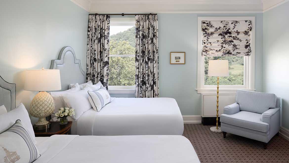 TRADITIONAL VIEW ROOM - 1 KING BED