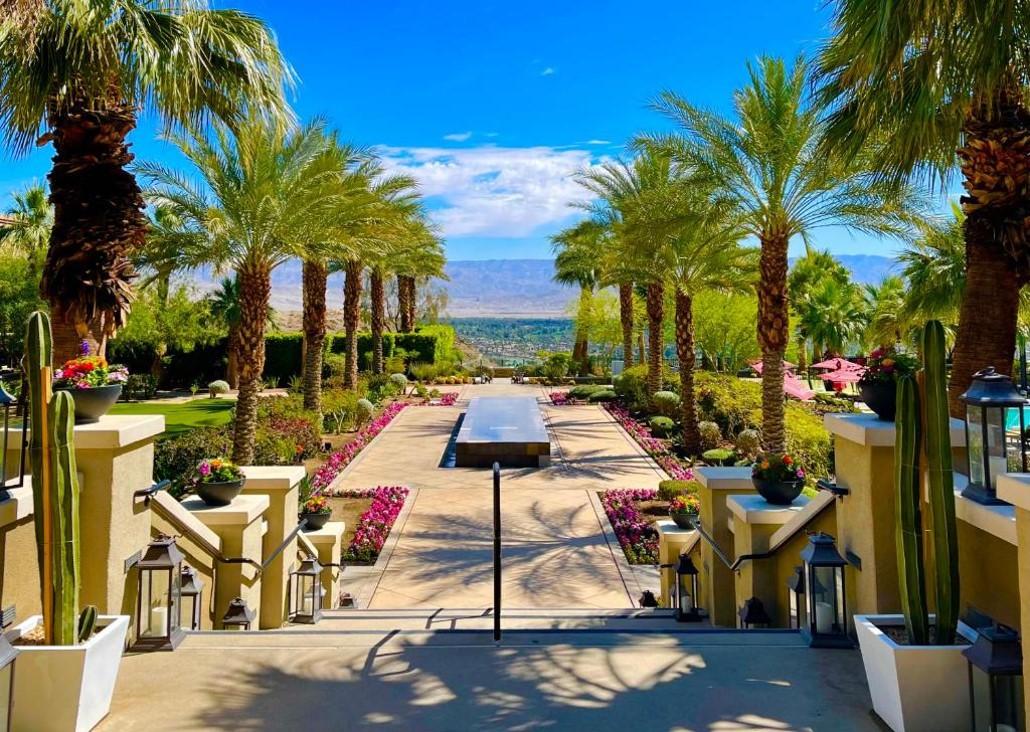 Desert Veiw Room with King Bed