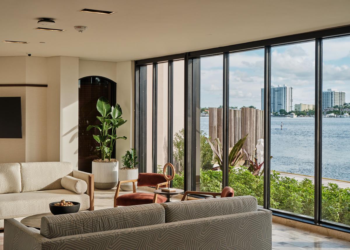 Coastal View Corner Suite King
