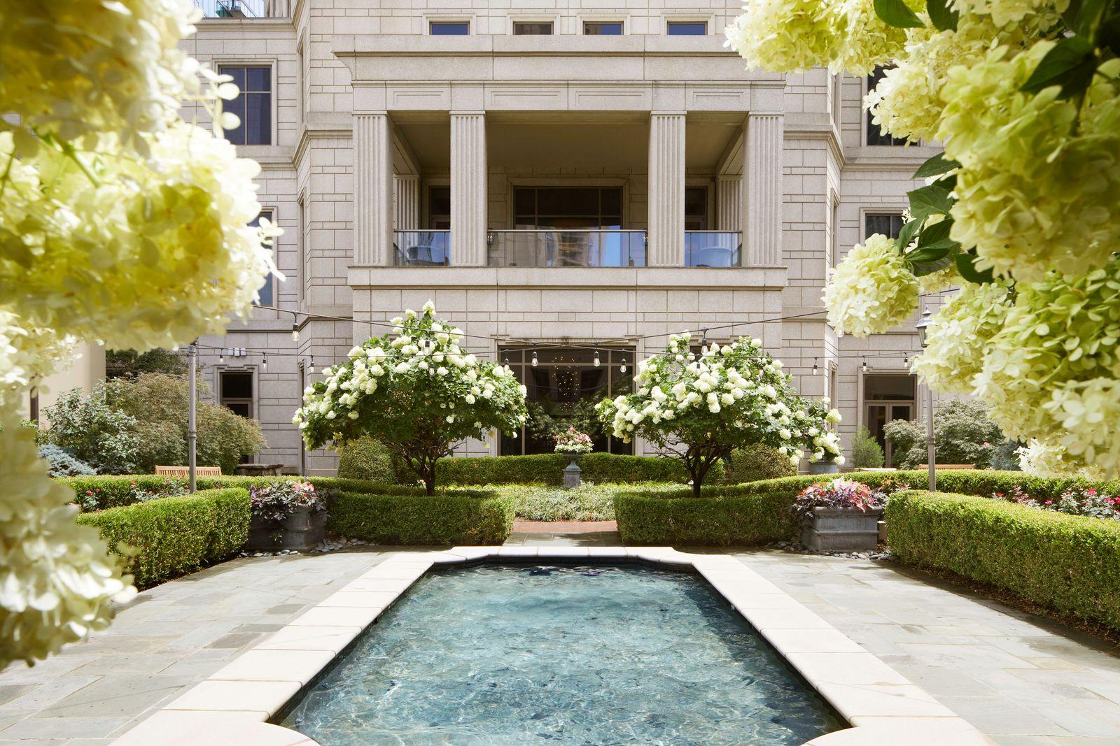 Waldorf Astoria Atlanta Buckhead Resort Grounds