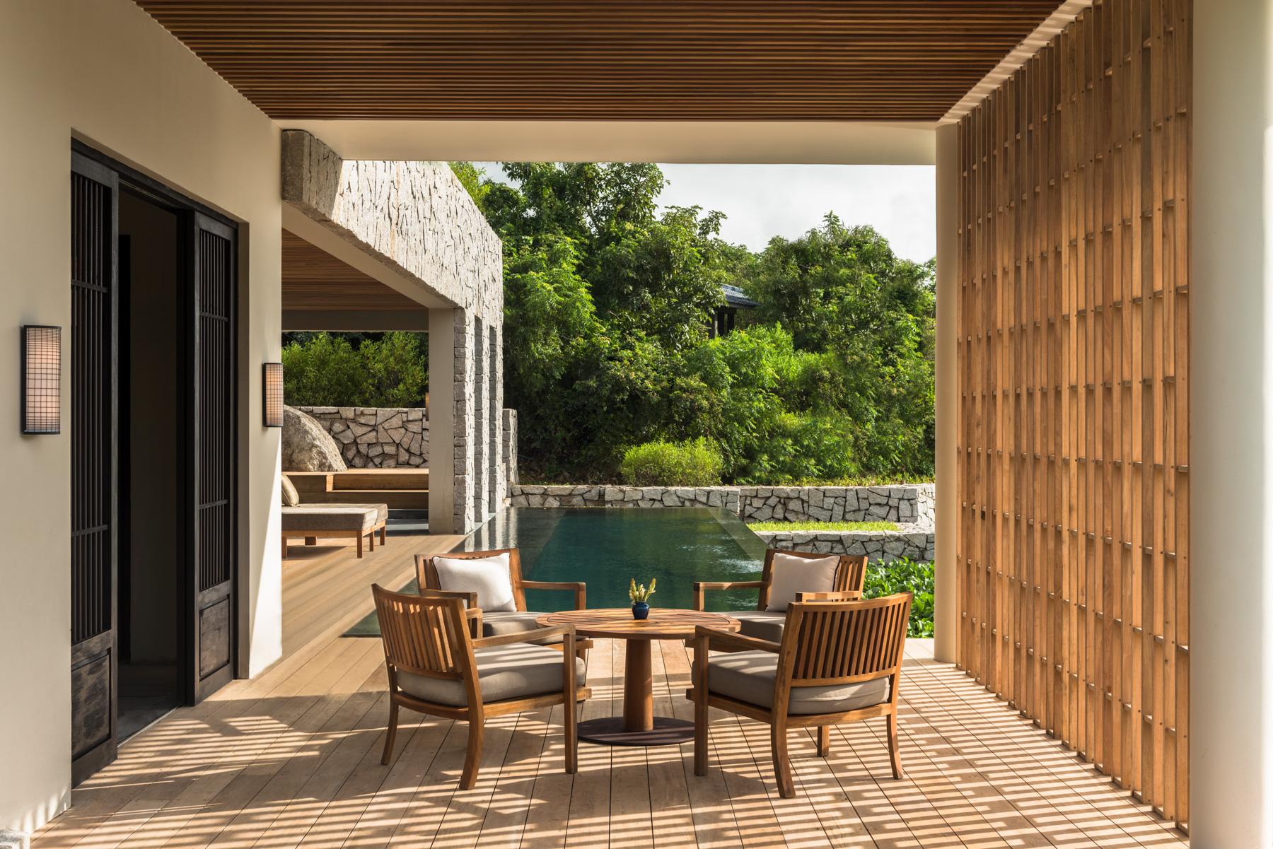 Amanoi Beach Club Granite Shoreline