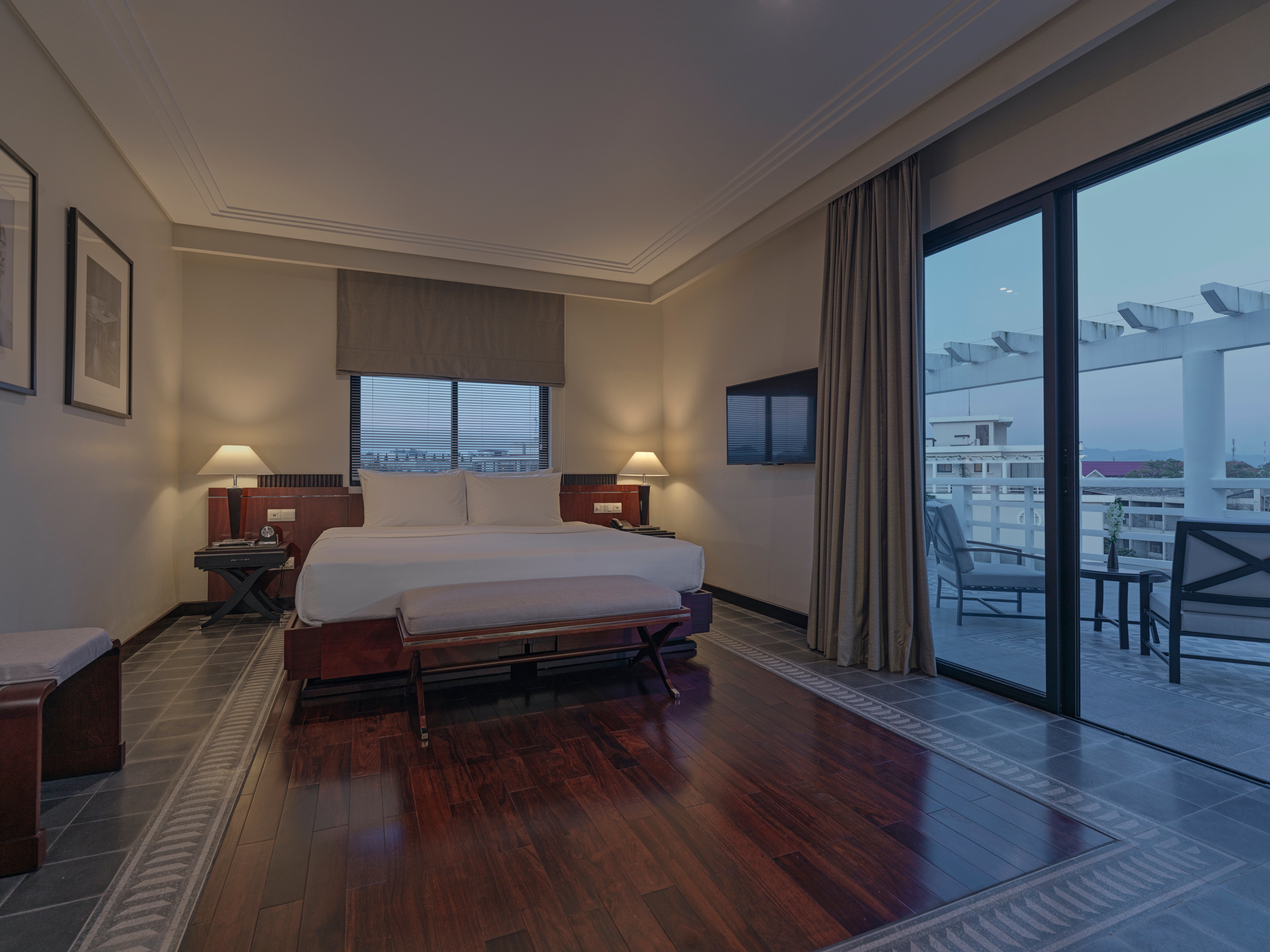 Colonial Suite Living Salon