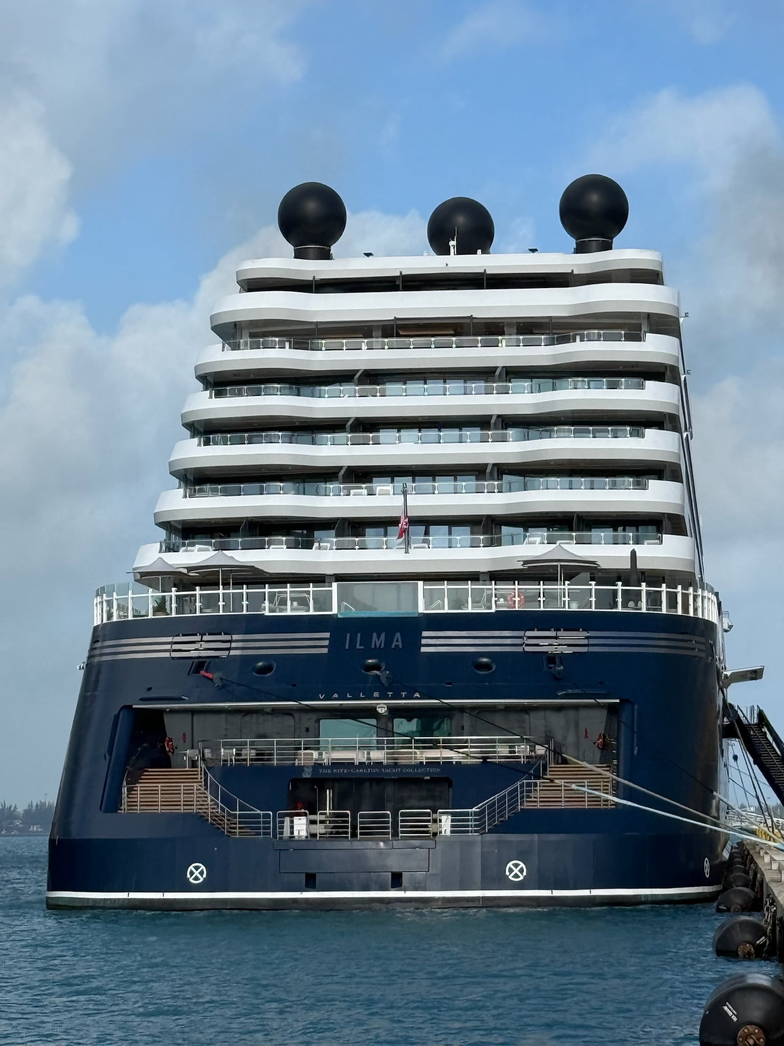 Architectural tiers of the stern decks on Ilma