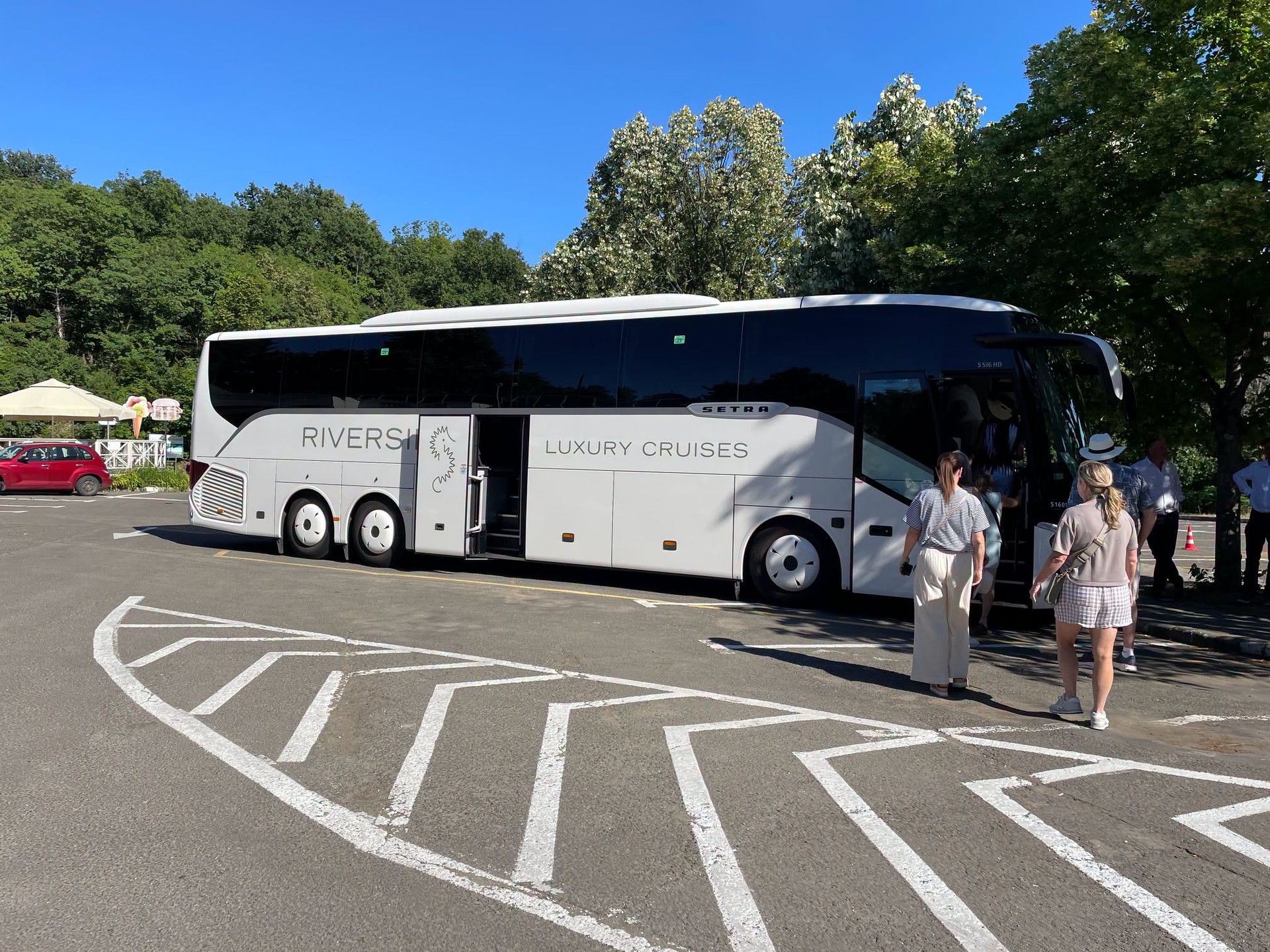 Riverside Luxury Cruises branded executive private motorcoach for shore excursions