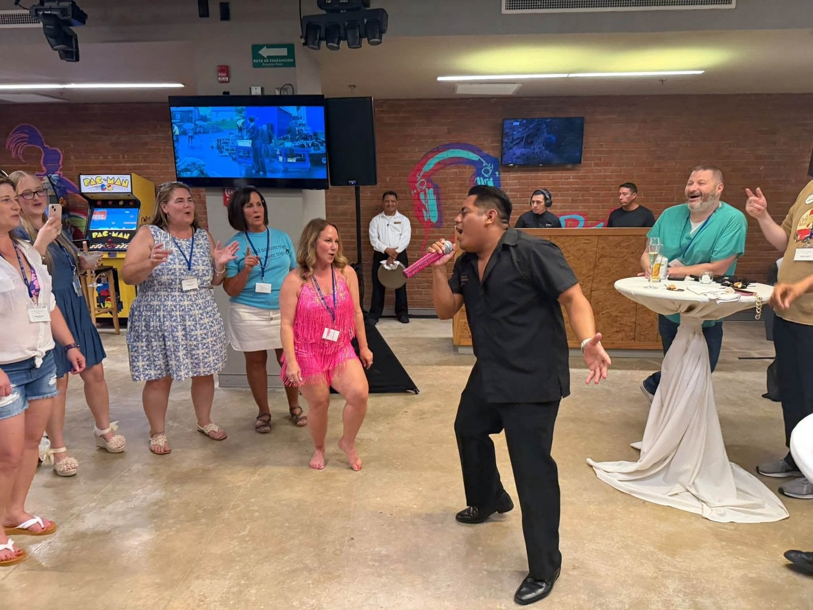 High-energy karaoke and dancing with travel advisors singing their hearts out