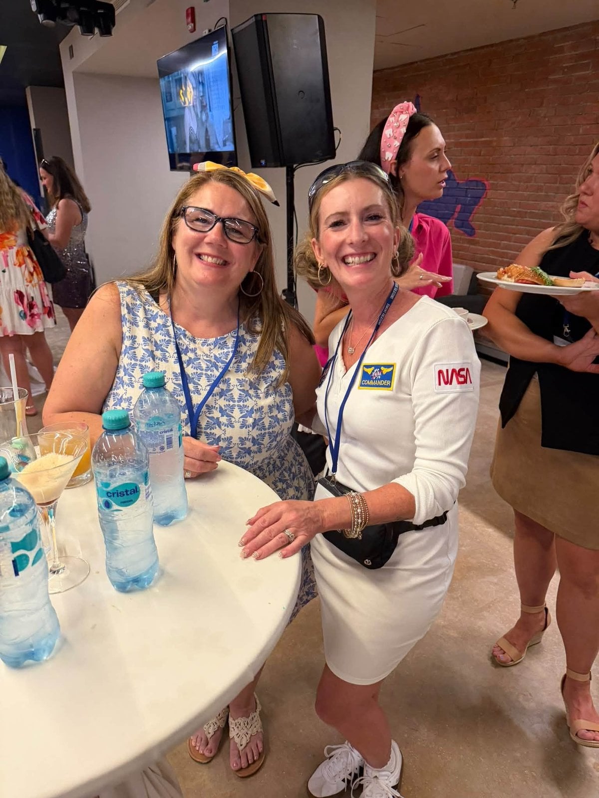 Advisors toasting to community, collaboration, and high-growth luxury travel bookings