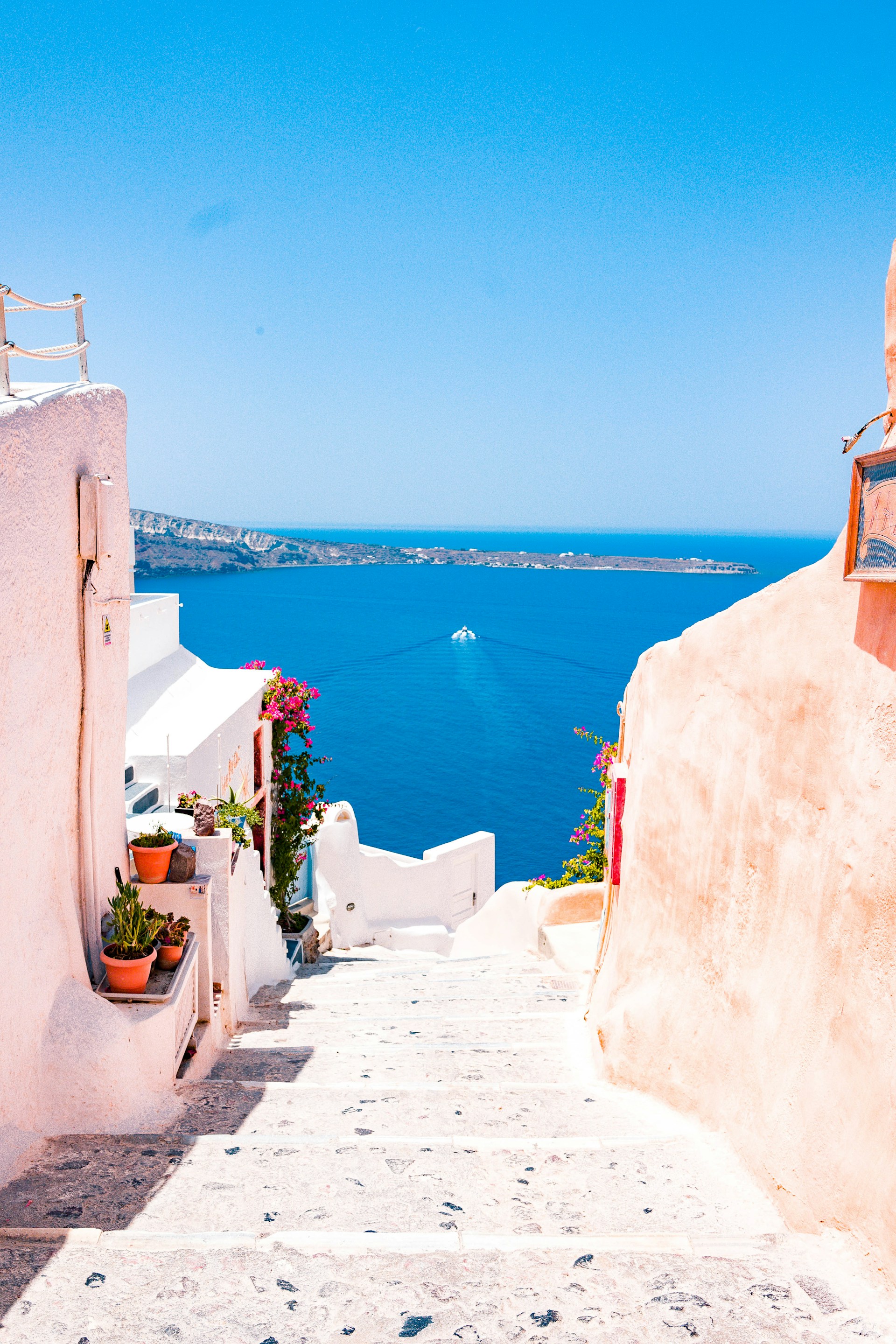 Amalfi Coast and Capri private luxury yacht charter along Italian cliffs