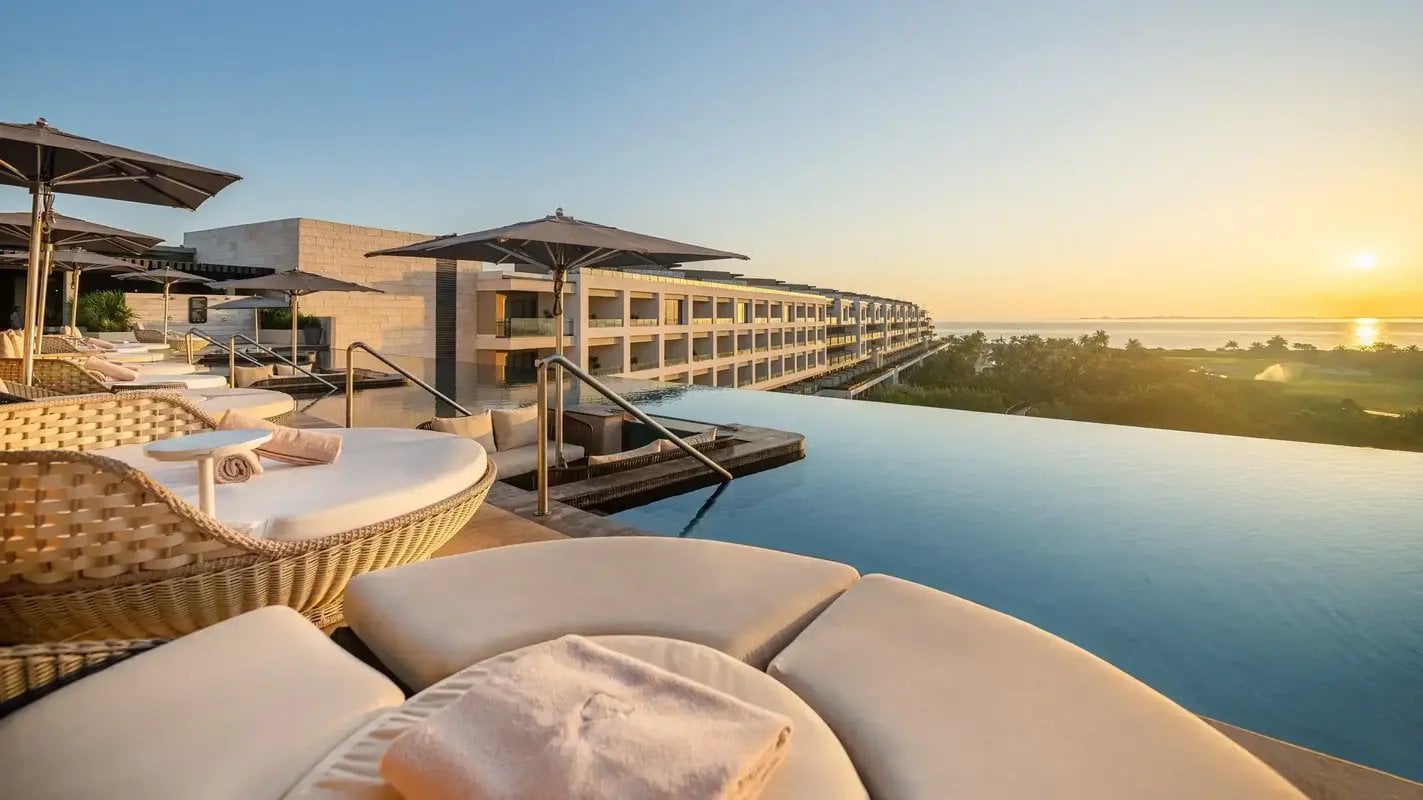 Atelier Playa Mujeres Inspira Rooftop infinity pool overlooking the Caribbean Sea