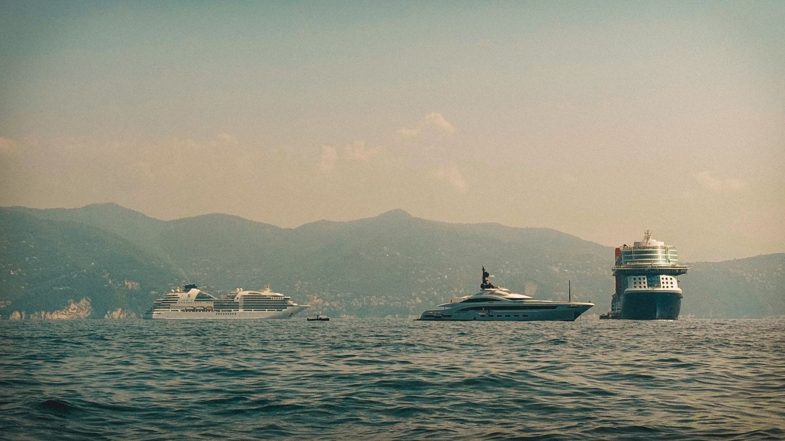 Best Evrima Yacht Cruises Travel Agents