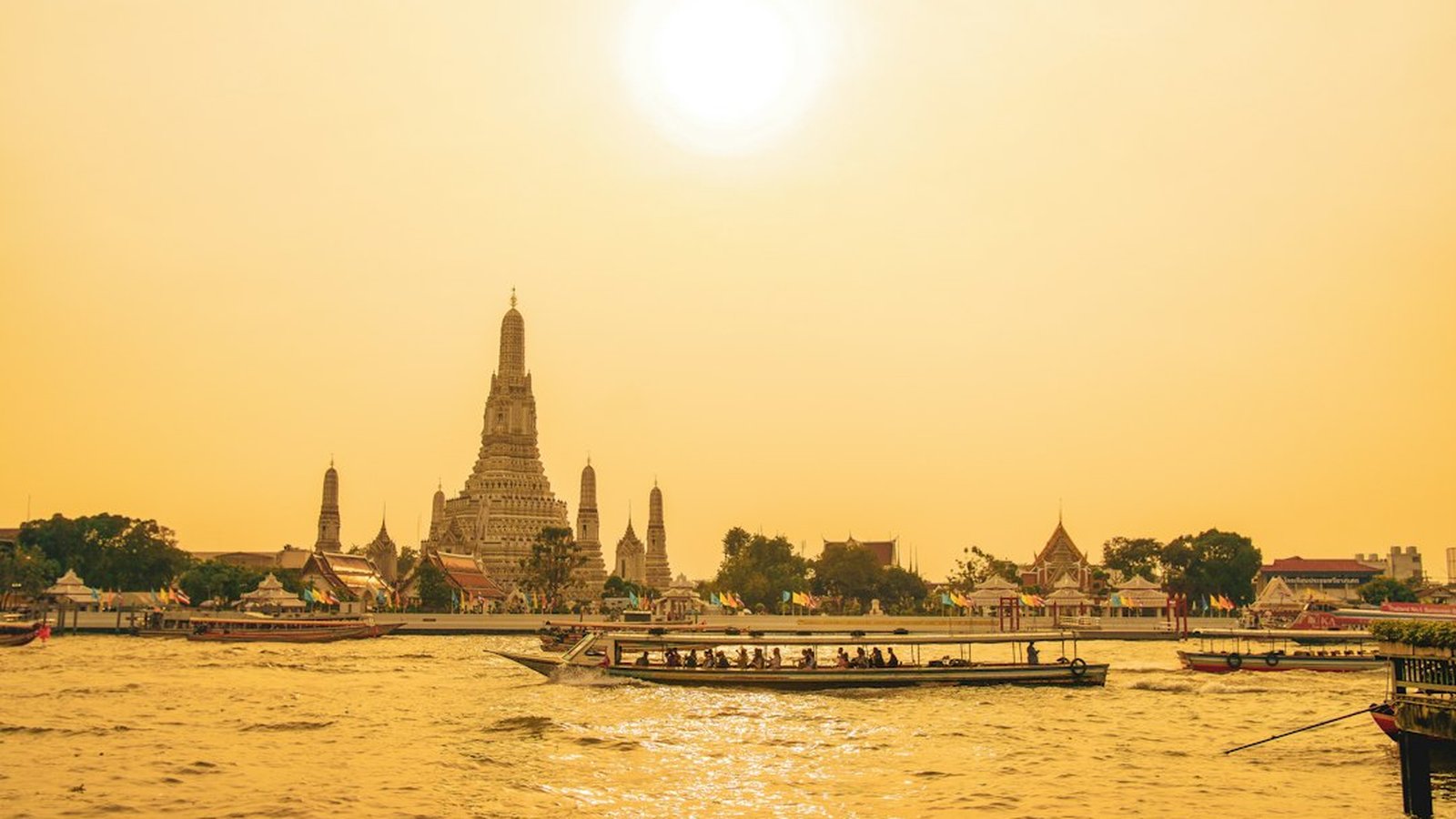 Best Thailand Vacation Travel Agents - Bangkok Wat Arun and Tropical Islands