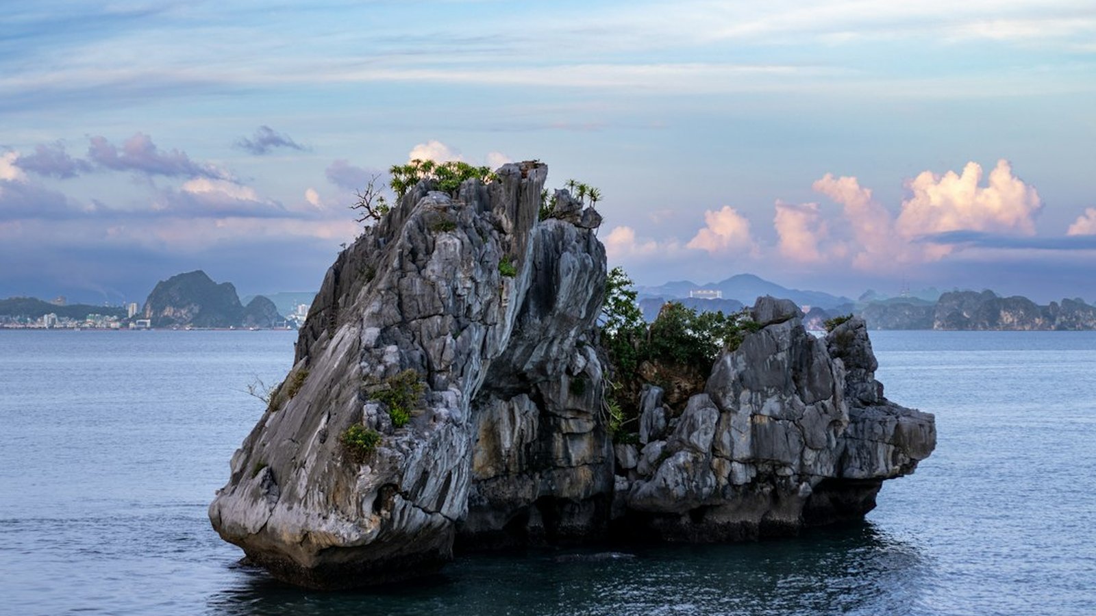 Best Vietnam Tours Travel Agents - Ha Long Bay Limestone Karsts