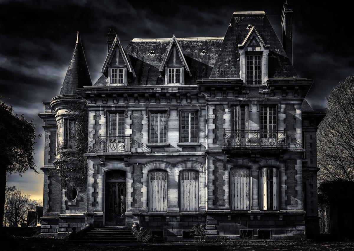 The Haunted Mansion Parlor on the Disney Treasure Review