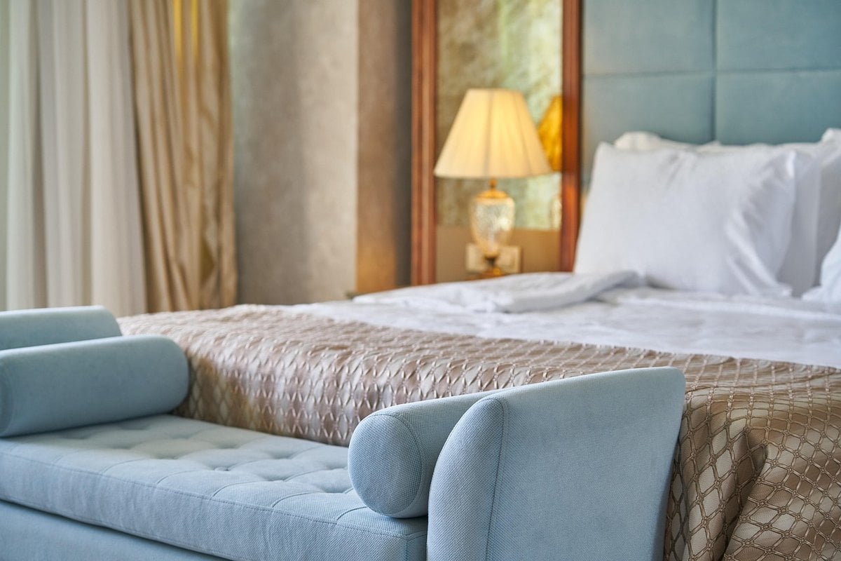 Luxury hotel general manager VIP welcome amenity with champagne and personalized letter