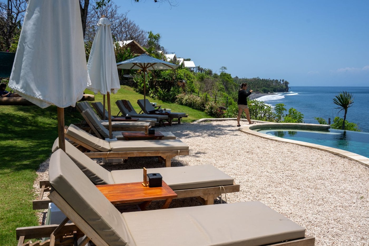 Signature Travel Network luxury resort amenities including complimentary breakfast, resort credit, and suite upgrades