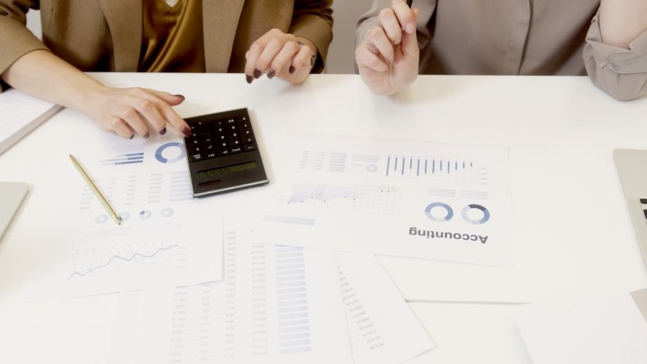Travel advisor analyzing quarterly commission statements and cash reserves