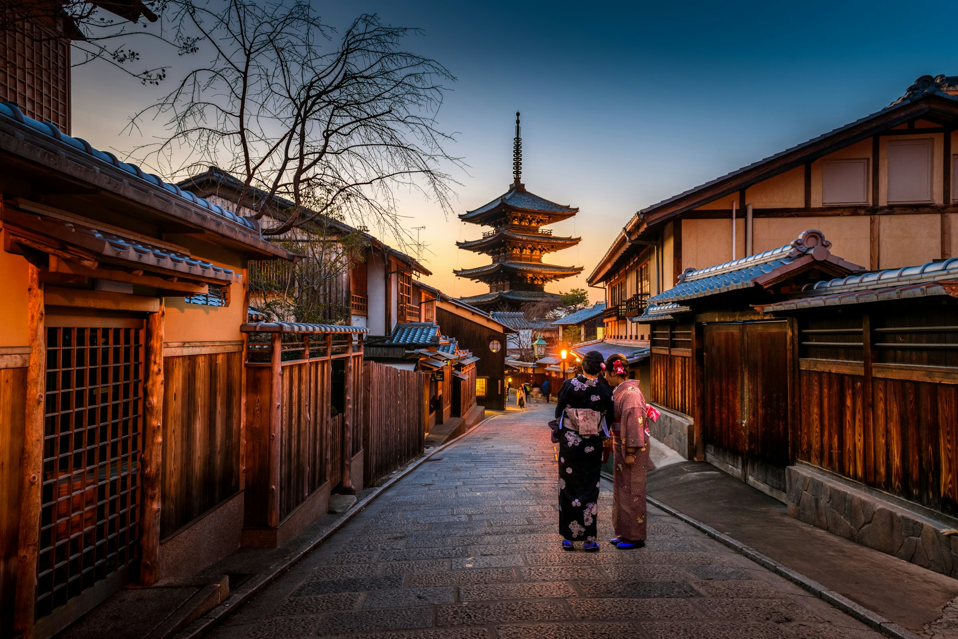 Twilight Express Mizukaze luxury sleeper train through western Japan