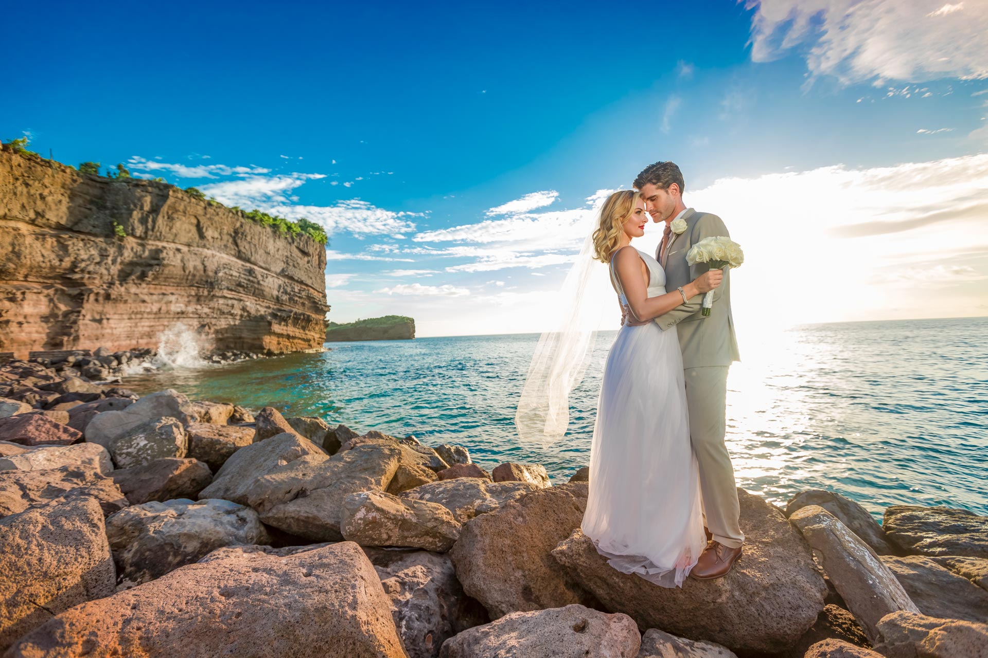 Elopement wedding on a cliff