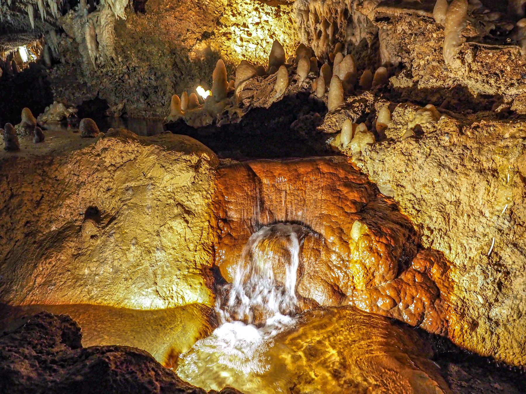 water stream Harrisons Cave