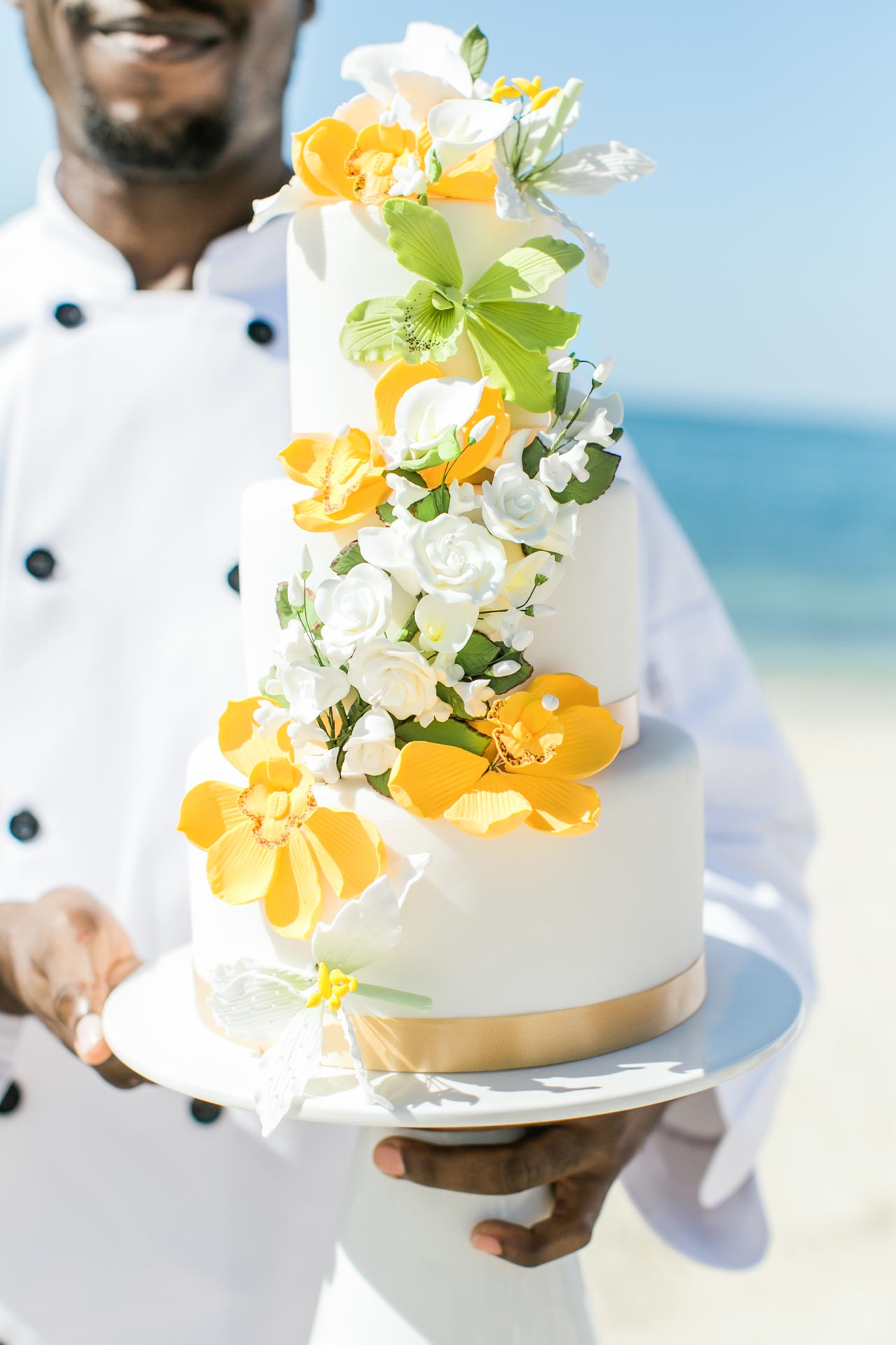 White and yellow flower cake