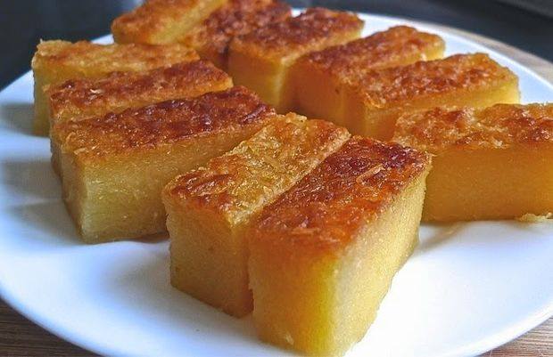 A plate full of cassava pone pieces