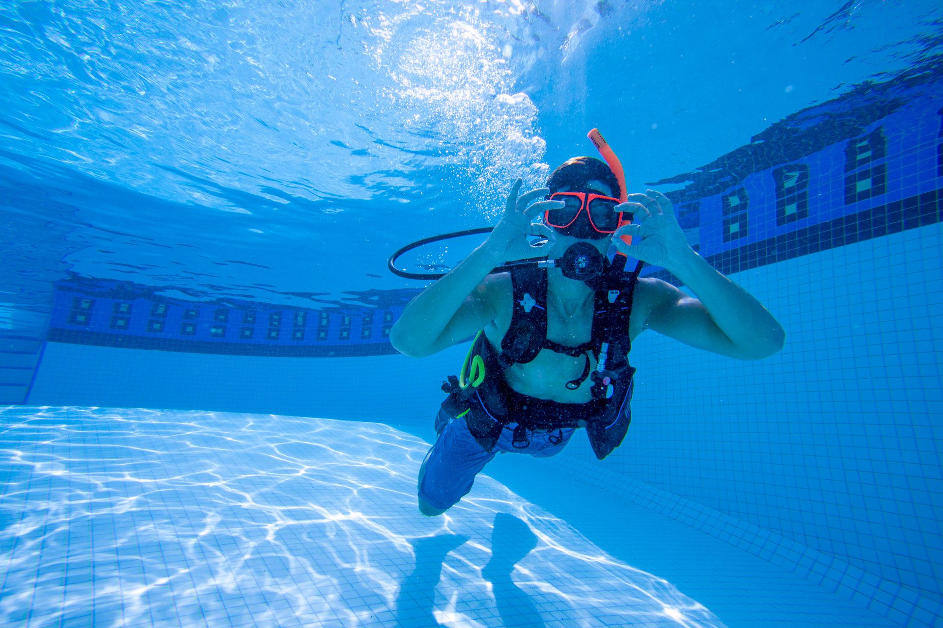 scuba diving in pool padi certification
