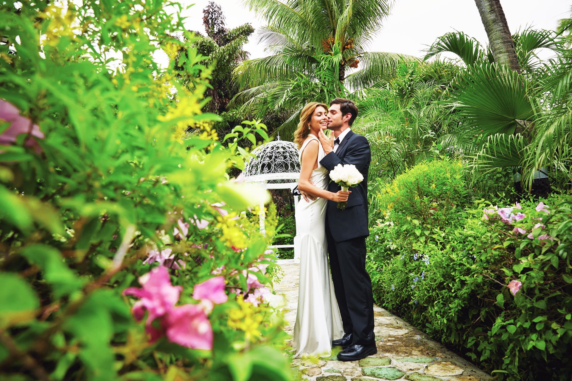 Wedding photo in garden