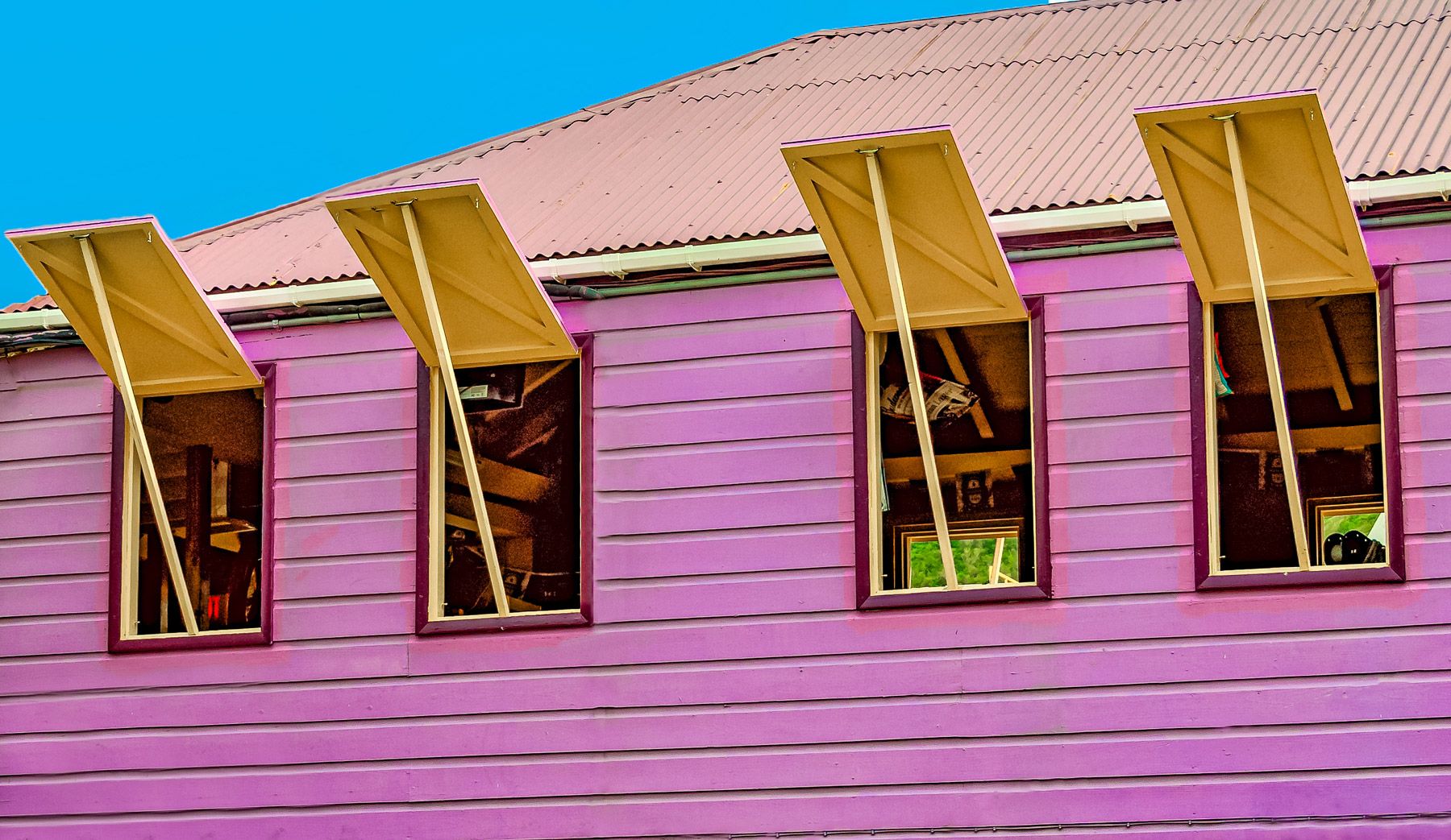 colorful house in the Bahamas