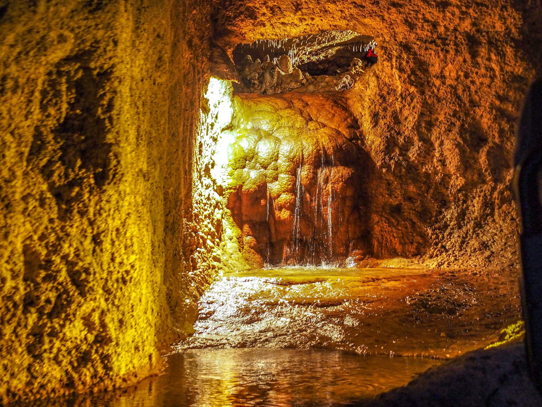 waterfall Harrisons Cave