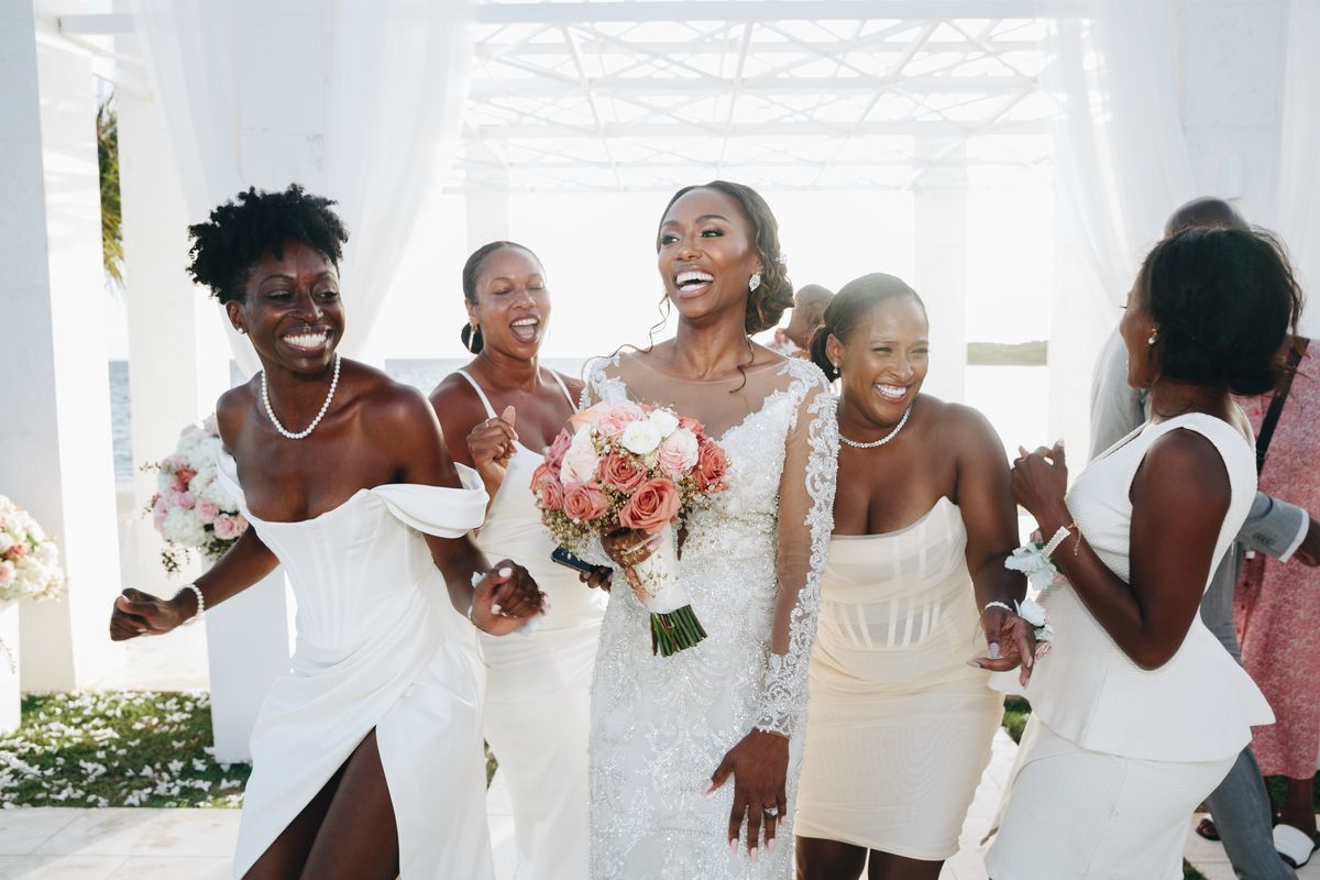 wedding party dancing in curacao