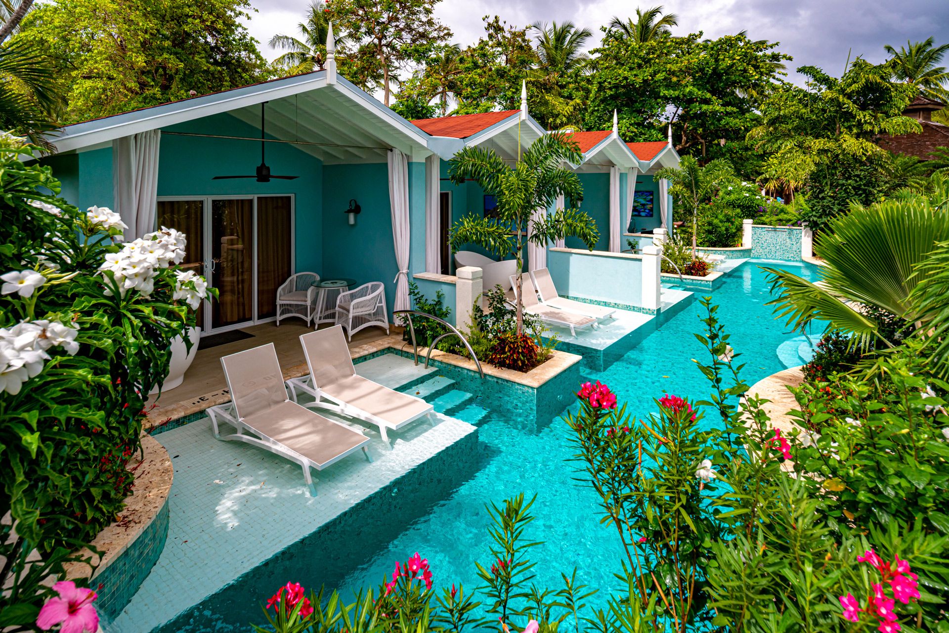 Beachfront Crystal Lagoon Swim up Butler Room Outside