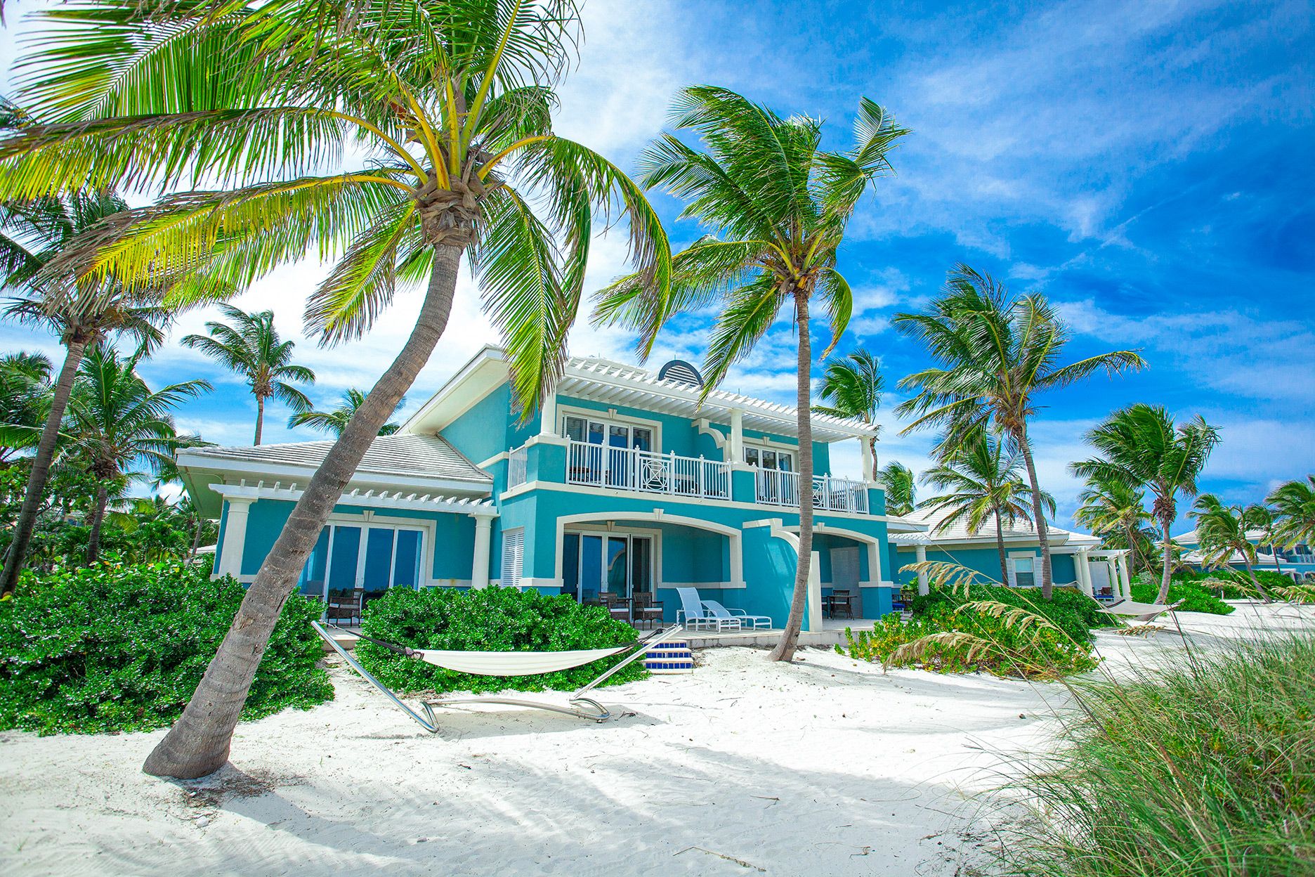Royal-Estate-Beachfront-Two-Story-One-Bedroom-Butler-Villa-Suite-with-Pool_Exterior