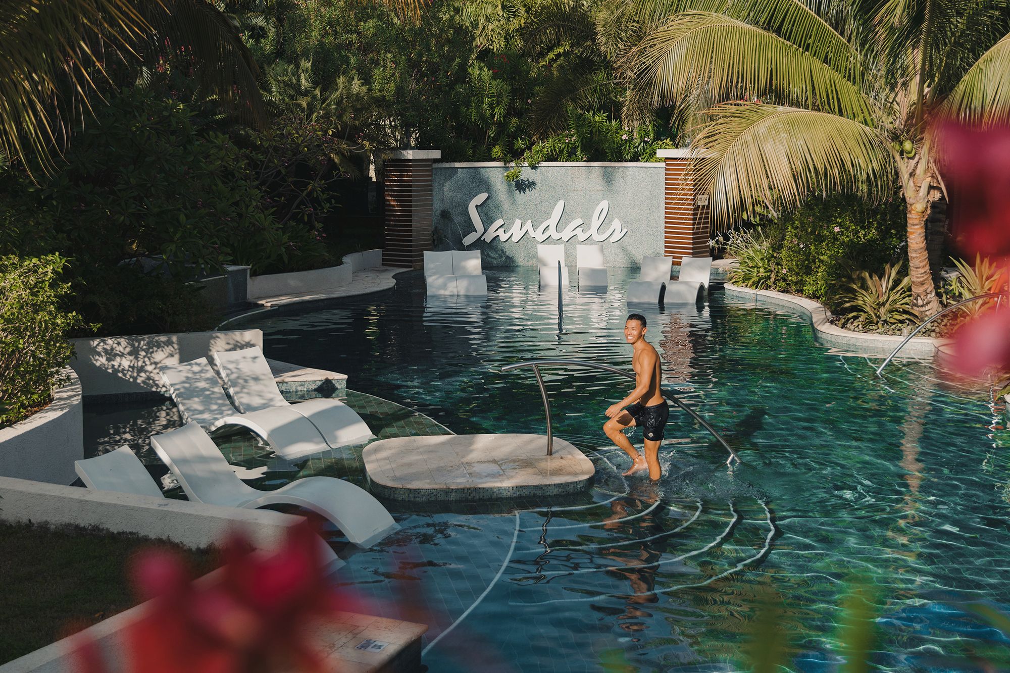 Sandals Halcyon Pool Overview