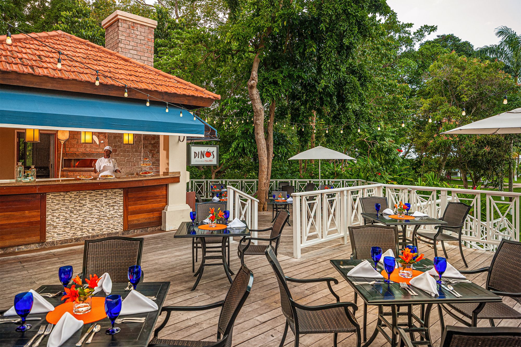 Sandals Pizzaria Dinos