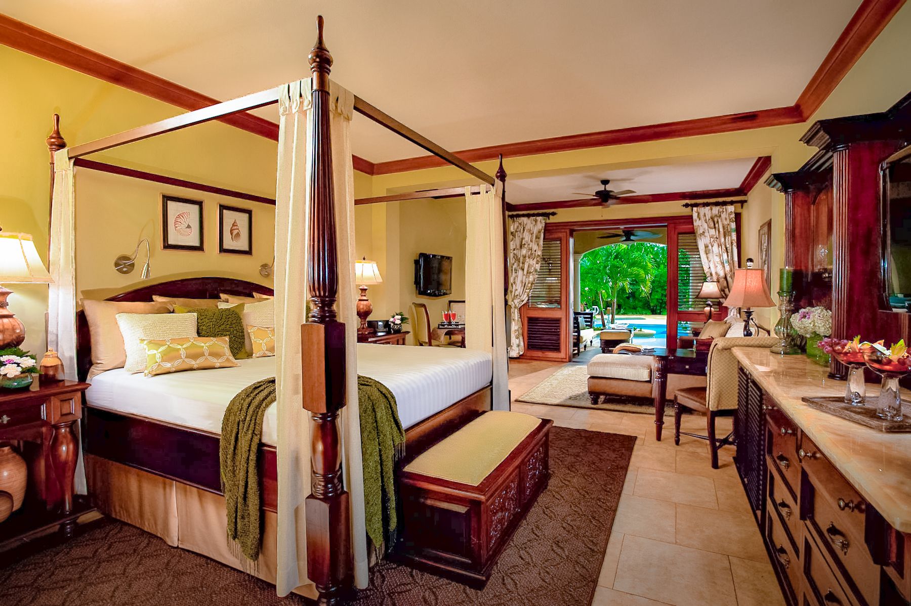 Swim up Crystal Lagoon Honeymoon One Bedroom Butler Suite Inside