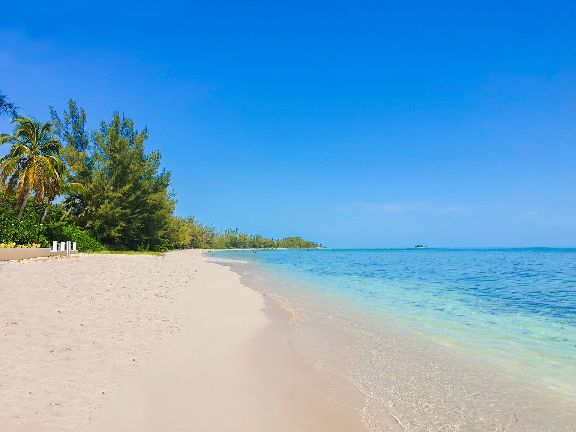 coral harbor beach nassau