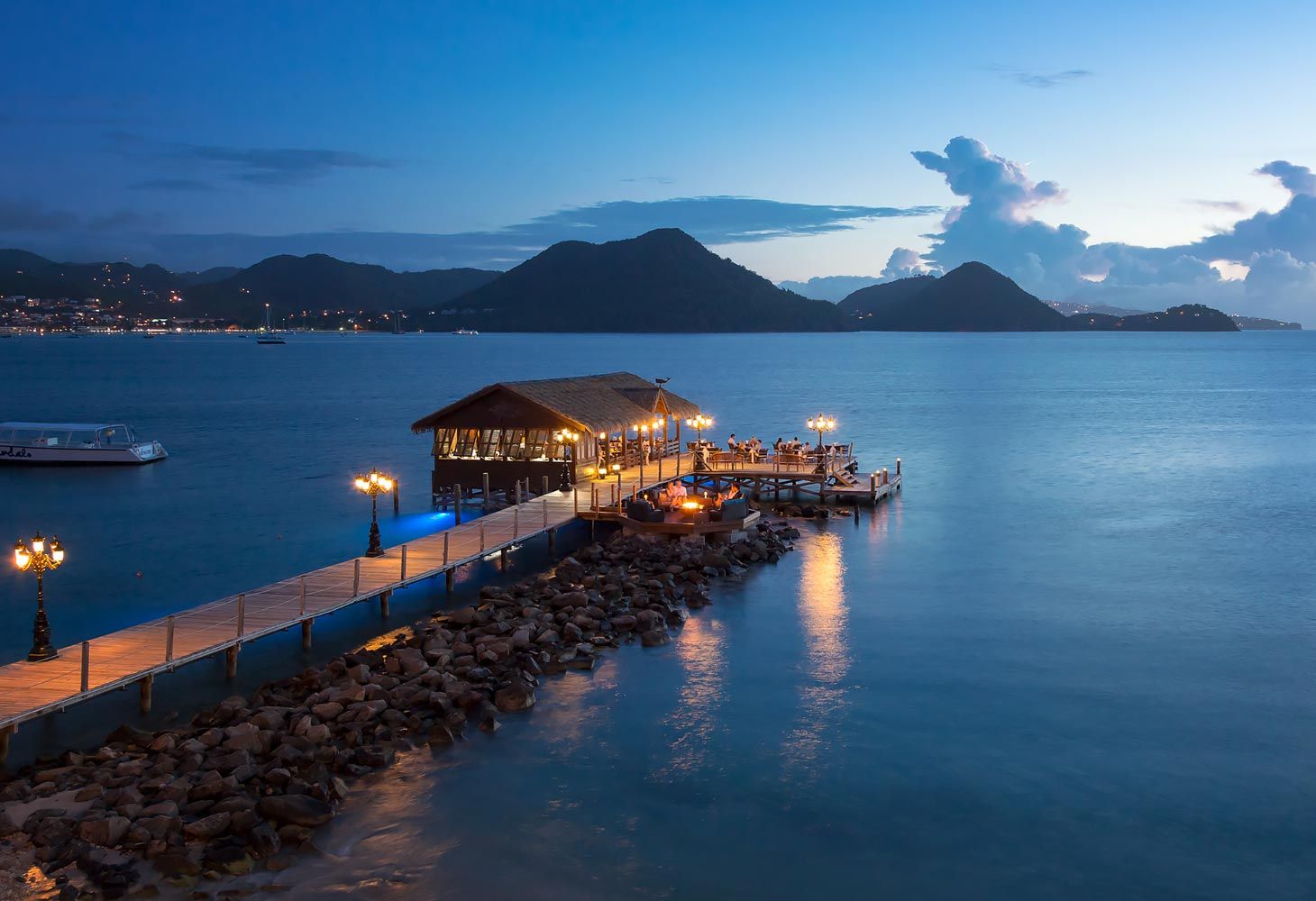 overwater restaurant saint lucia