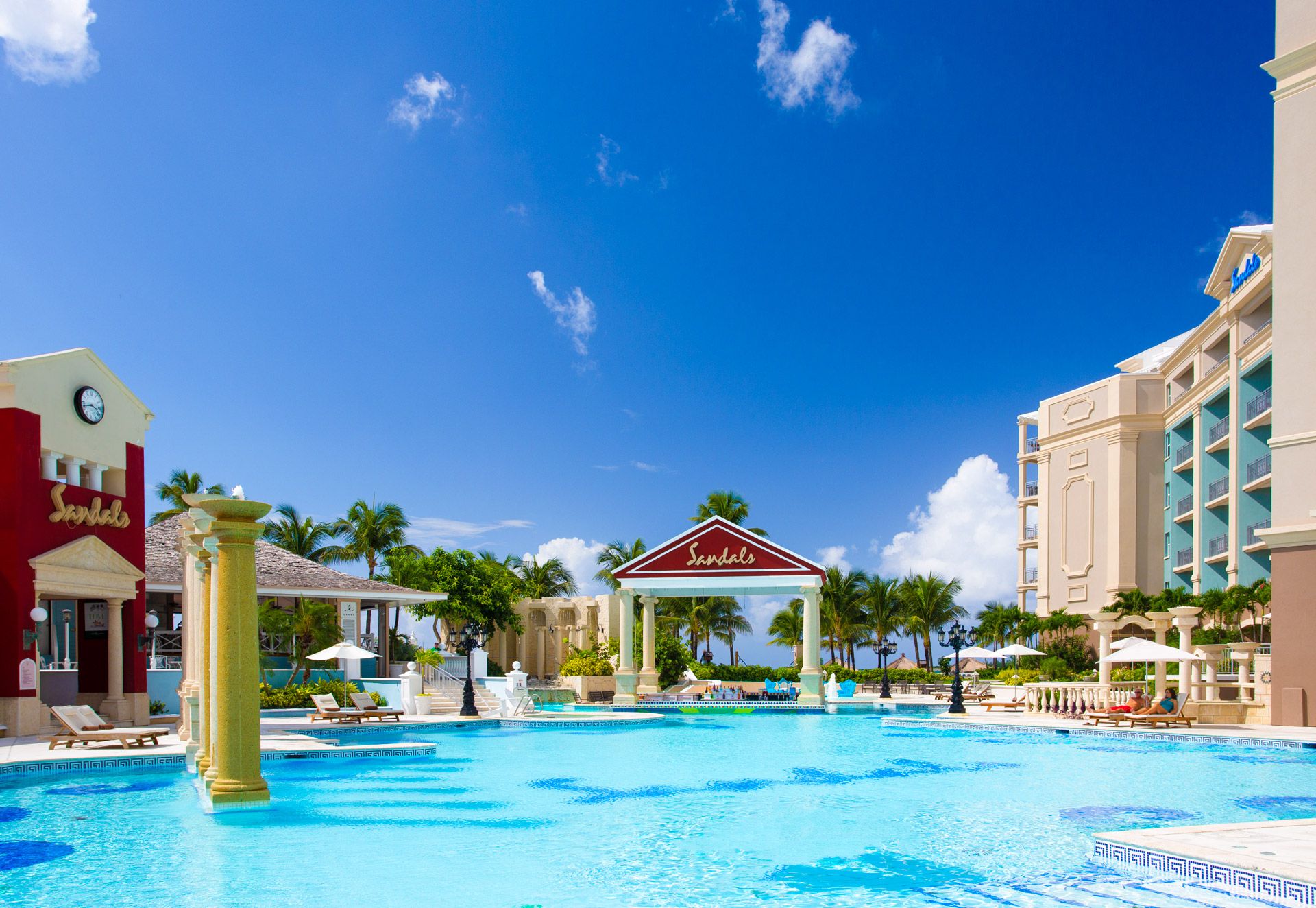 sandals royal bahamian swim up bar