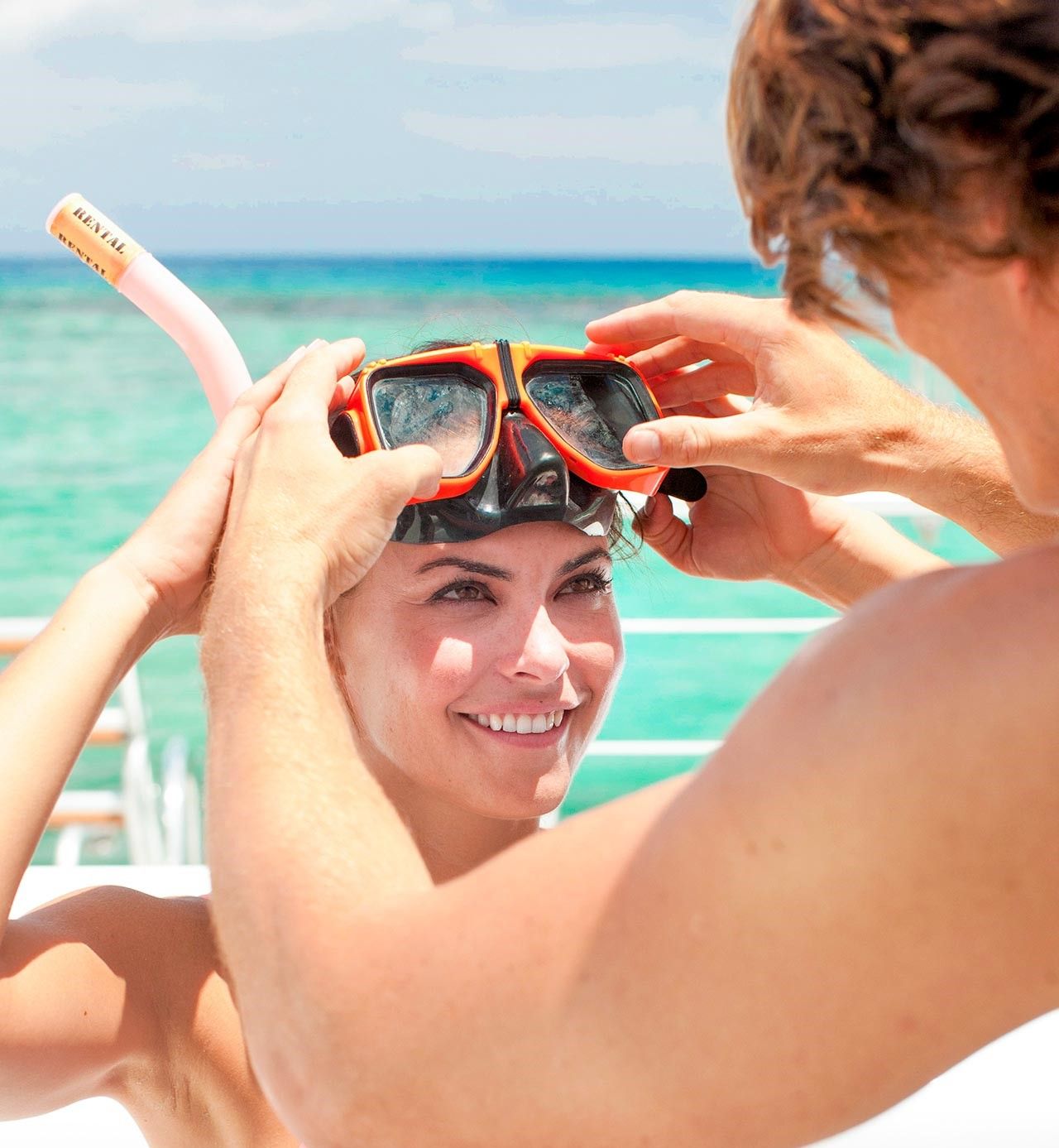 fitting snorkeling mask