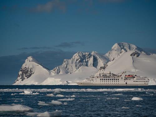 A Flight to Remember: Silversea Celebrates Antarctica Return to Service in Groundbreaking Style