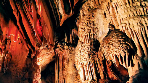 2-Day Tour to Blue Mountains & Jenolan Caves by AAT Kings